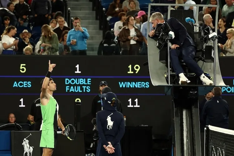 Alcaraz 2-6,6-2,6-3 Djokovic (hết set 3): Đảo ngược tình thế