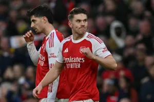 Arsenal thắng đậm Sunderland, tăng khoảng cách với Man City lên 9 điểm