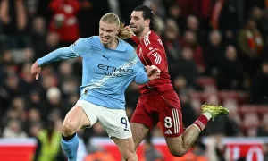 Haaland: 'Cứ công nhận bàn thắng, đừng rút thẻ đỏ'